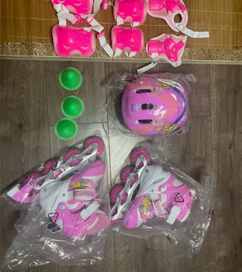 全新女童旱冰鞋 带头盔 全套护具 全新 吊...