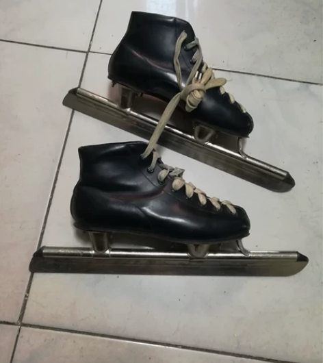 老古董冰刀,1995年买的,37号女款纯牛...