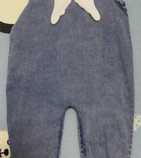 翅膀牛仔连体裤100码，偏小一码，9.99...