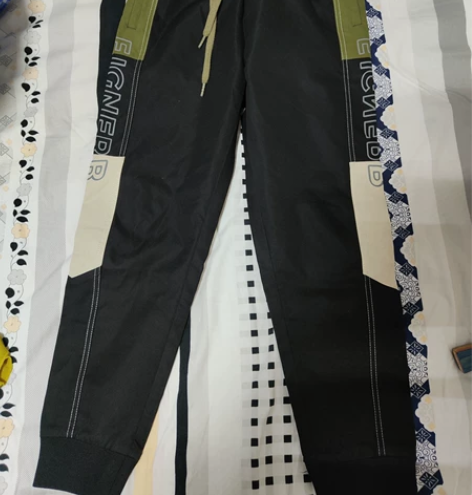 男青少年休闲裤，尺码29。 感兴趣的话点“...