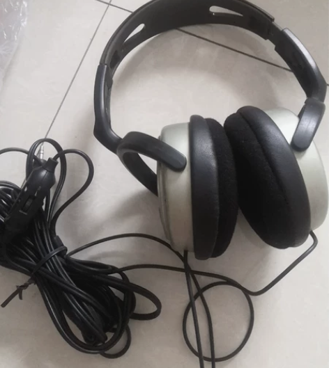 飞利浦头戴式耳机，音质效果非常棒，运费买方...