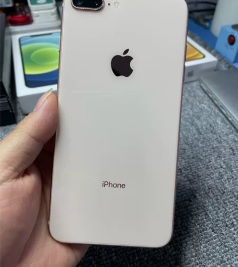 苹果8plus，国行64G，原装机器，无任...