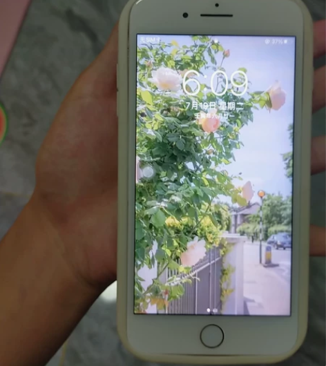 iPhone 8 plus  64 GB ...