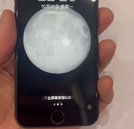 自用苹果8美版三网通用64G，更换过电池和...