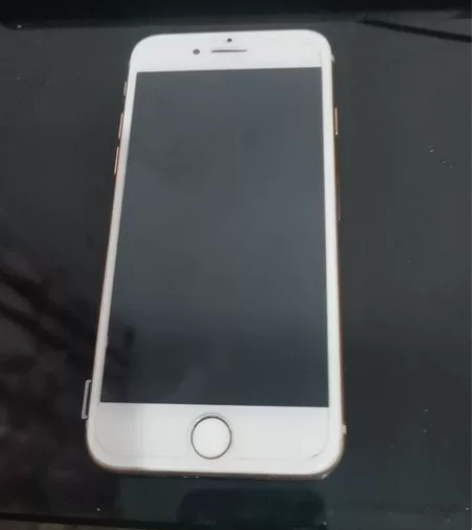 苹果小8，卡贴版，电池应该还有个80左右，...