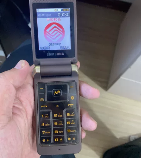 三星 GT-S3601C 加电开机，屏幕显...