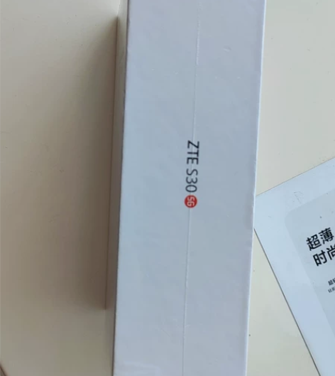 中兴新款5G手机S30星河炫境，配置8+1...