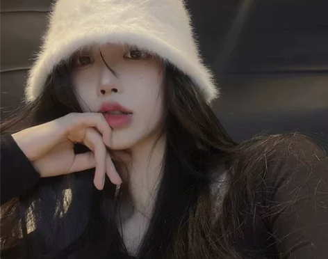 全新 仿兔毛渔夫帽： 一个米白色、 一个浅...