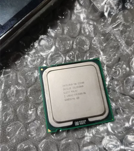 E3400cpu加一个黑莓手机！cpu成色...