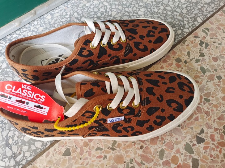vans豹纹鞋，37码。仅试穿，有点大了，...
