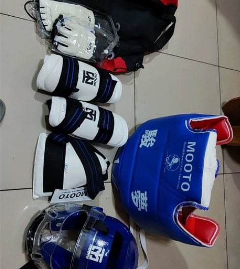 跆拳道护具，mooto正品，道馆买的原价5...
