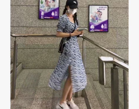 2021新款早春连衣裙女长款碎花春秋裙子法...