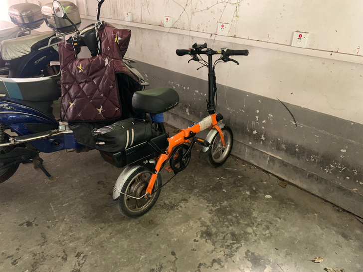 可以折叠的电动自行车，可以折叠放进后备箱！...