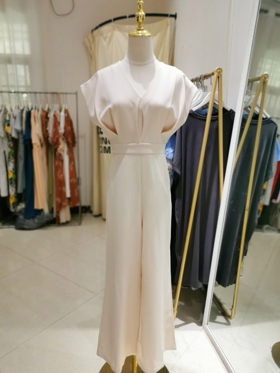 S、M码      连体裤    显气质肤...