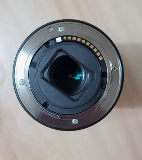 镜头功能正常，无拆修，有轻微使用痕迹，瑕疵...
