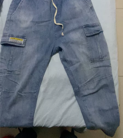 男士牛仔裤潮牌 低价出售 可砍价 感兴趣的...