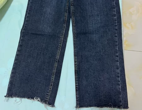 深色牛仔裤 直筒 尺码：28 之前的裤子了...