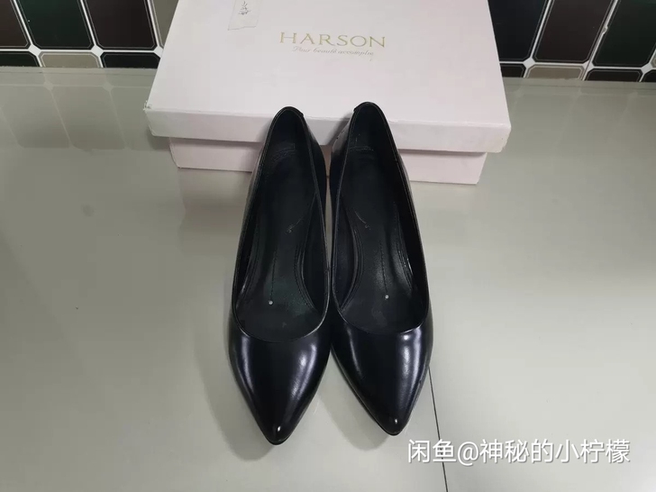 尖头皮鞋，哈森，35码。95成新。