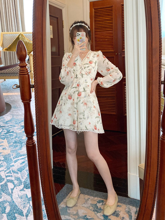 秋季新款温柔风气质蕾丝花边杏色连体裤女，买...
