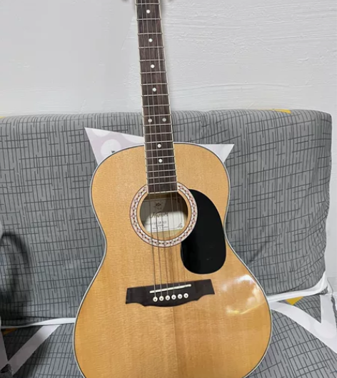 出闲置，红棉吉他36寸的，适合初学者，自己...