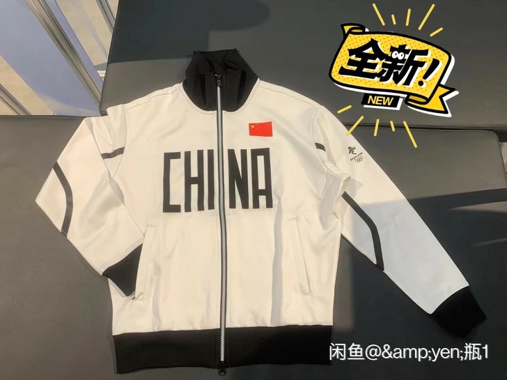 求购安踏王一博同款上衣！L码的 带价私 谢谢