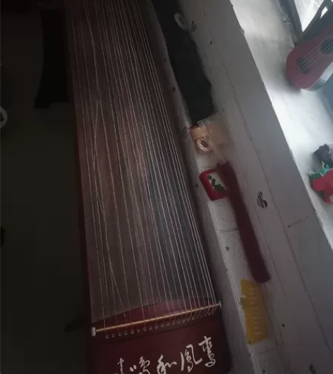 闲置古筝299出，琴码都被我取下来了，琴弦...