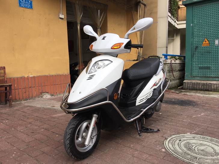 豪爵悦星125踏板摩托车，此车2019年4...