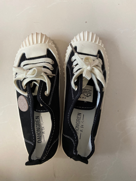 99新38码帆布鞋娃娃鞋，穿过一次，到地方...