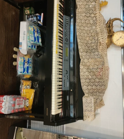 钢琴买来没用几次,在家闲置不如转让给有需要...