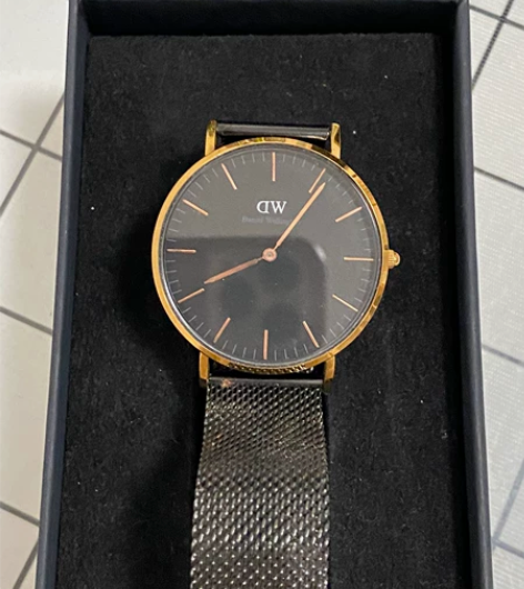 DW 丹尼尔惠灵顿 应该是没电了 毕竟有那...