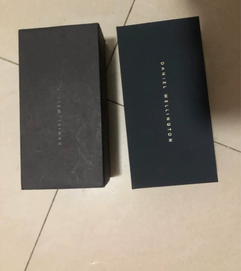 dw手表  购于香港，轻微瑕疵，手表旋转指...