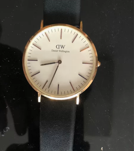 DW男手表，戴过几次，后面吃灰了。500买...