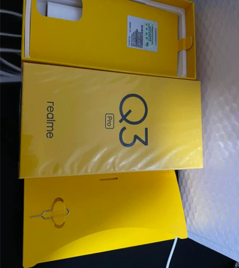 真我Q3原装手机配件，成色如图全新，家中闲...