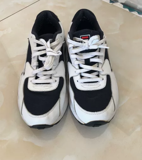 斐乐童鞋38码，八五新如图所示，二手售出不...