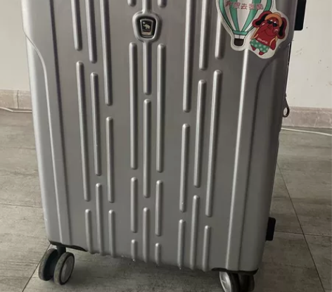 爱华仕，24寸，旗舰店购买，仅用过两次，外...