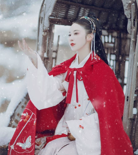 兰若庭 汉服 红果果 斗篷 M码，穿过一次...
