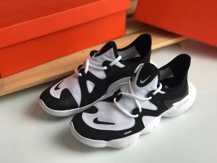 Nike/耐克 赤足运动鞋网面透气轻便休闲...