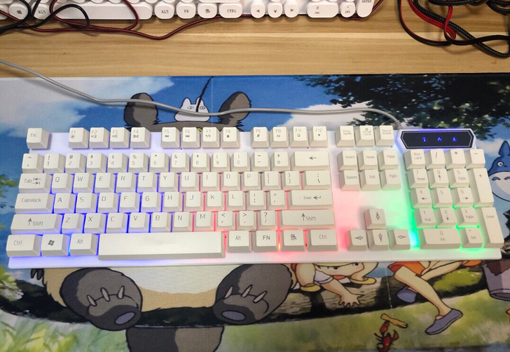 捡漏！发光机械手感游戏键盘全新包邮出！