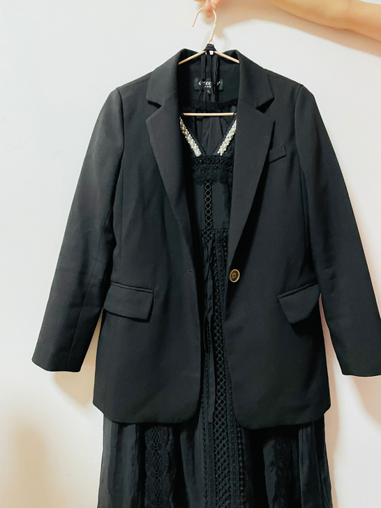 休闲黑色小西装 拍照有色差 是纯黑的 搭配...