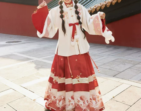 十三余小豆蔻儿[吉兔贺春]冬季新年方领半袖...