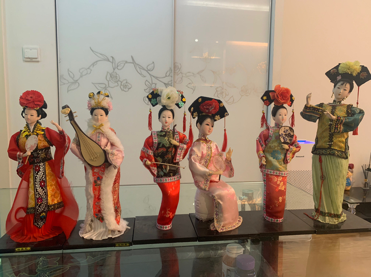 仕女人偶。前几年在北京游玩时买的仕女人偶，...