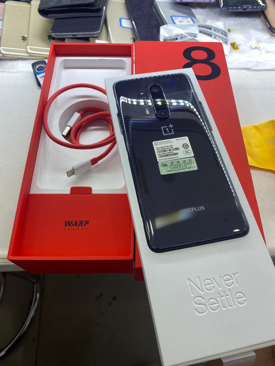 一加8Pro 12加256，小花，屏幕没有...