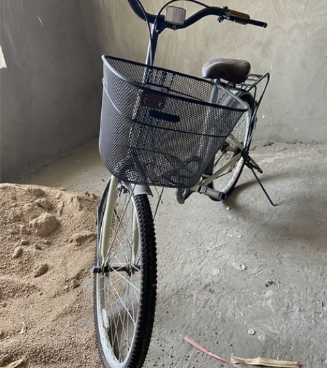 全新，妈妈买的，骑行了两天，太热，不想骑了...