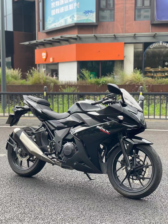 19年的铃木GSX250R手续齐全，有牌有...