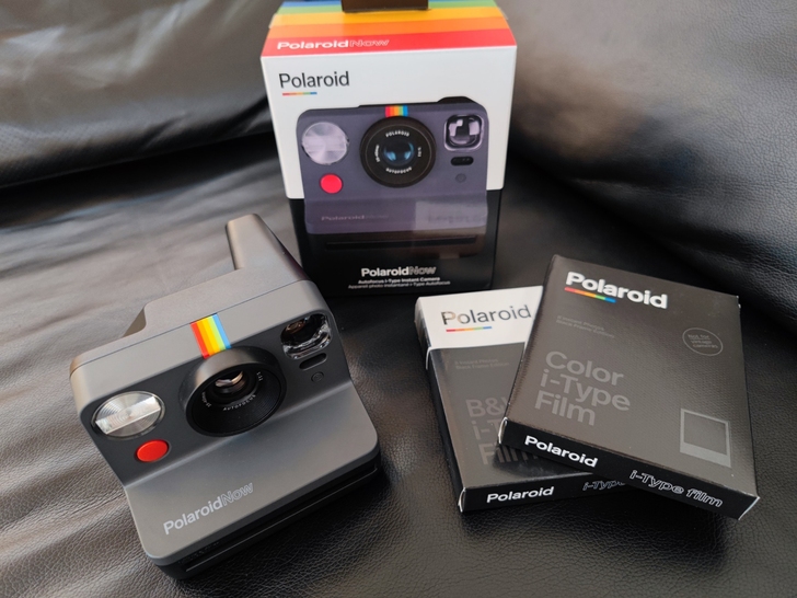 黑色宝丽来Polaroid Now 配黑白...