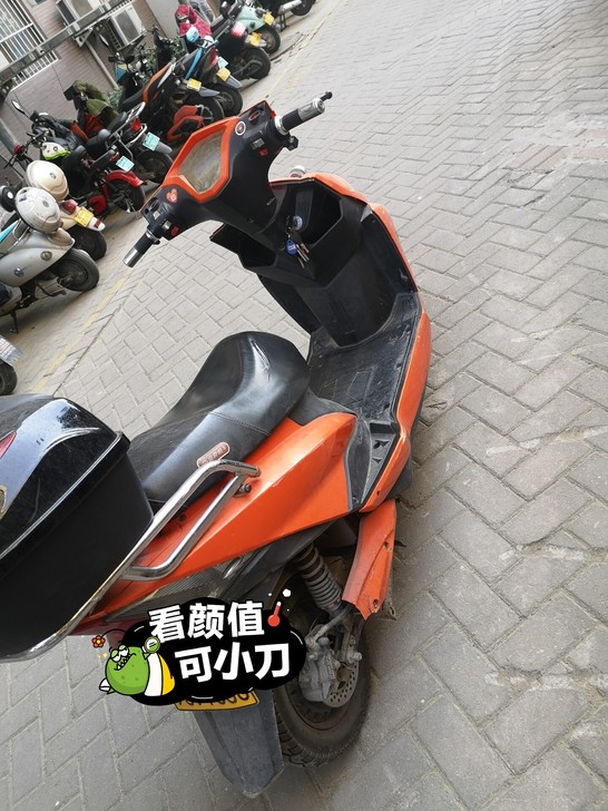 这是一辆备用车，现在不用了，续航80里地左...