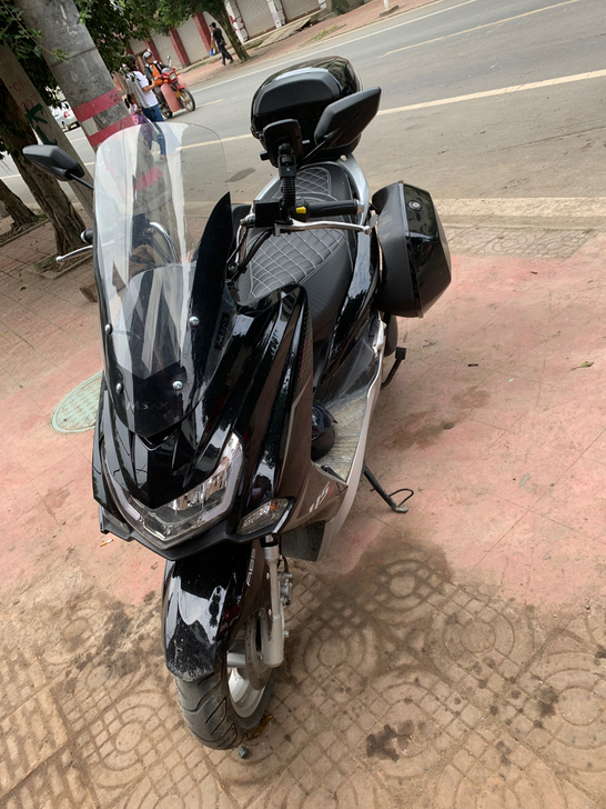 踏板摩托车，150cc.一千六百多公里。必...