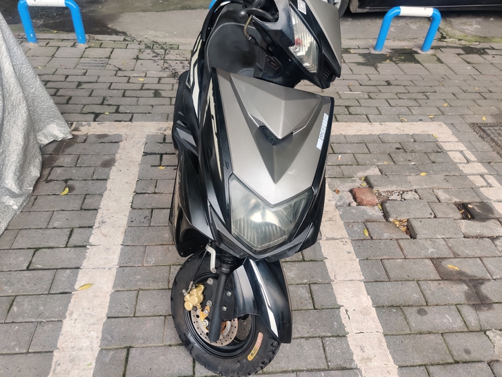 125尚领踏板摩托车到货一台,喜欢的来,车...