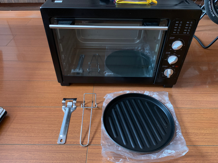 美的38L电烤箱，家里人少用不到，功能完好...