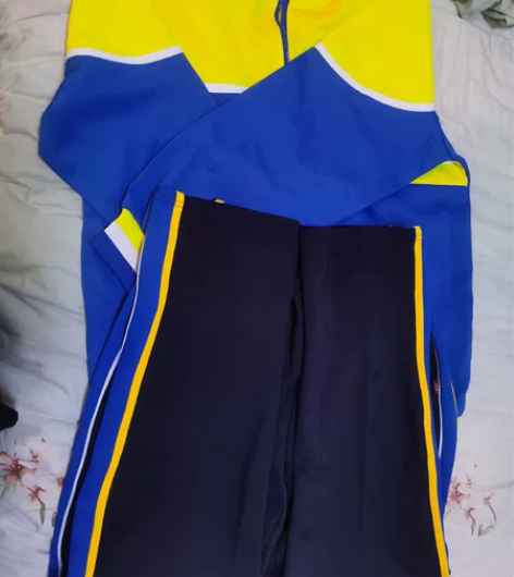 全新桂电中学校服两套175的码,有需要的朋...